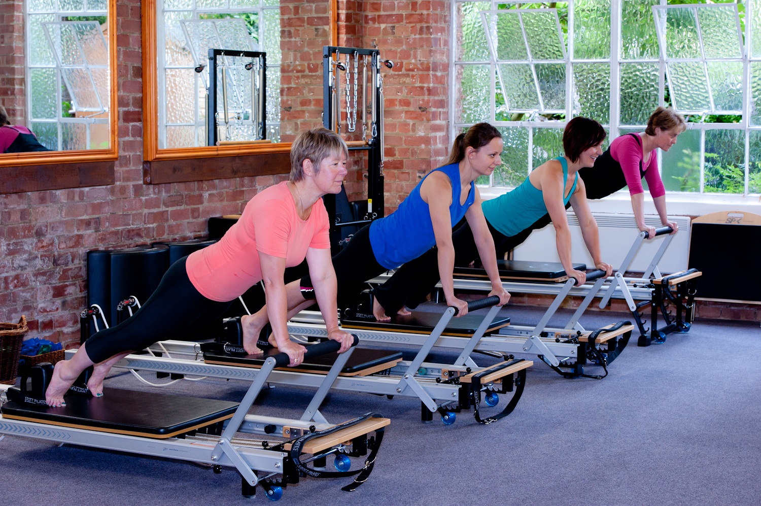 https://mag.foyht.org/wp-content/uploads/2014/11/reformer-plank-2-1.jpg